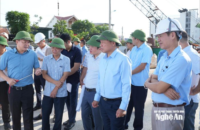 Cần huy động nhân lực, phương tiện, thiết bị đẩy nhanh tiến độ thi công gói thầu Xây lắp 01. Ảnh: Nguyễn Toàn