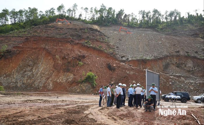 Công trường cửa phía Tây hầm Đại Huệ. Ảnh: Nguyễn Toàn