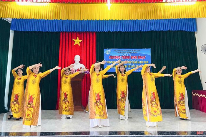 Chi hội tổ dân phố Bắc Hồng (phường Bắc Hồng Lĩnh) tổ chức sinh hoạt chuyên đề và ra mắt CLB Dân vũ thể thao trong ngày 9/8.