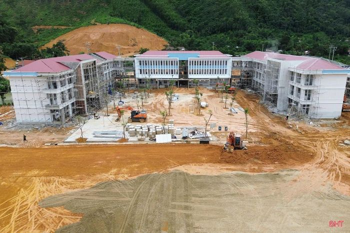  Khẩn trương hoàn thiện cơ sở vật chất để đưa các trường tại xã Sơn Kim 1 và Hương Khê vào hoạt động trước ngày 15/8/2026. Trong ảnh: Trường Phổ thông Nội trú liên cấp TH&THCS Sơn Kim. 