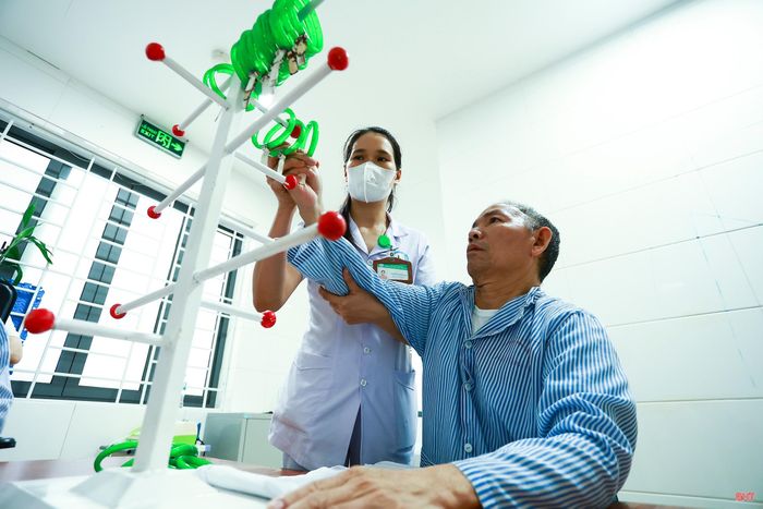 Phục hồi chức năng là một hành trình dài, đòi hỏi sự kiên trì của bệnh nhân.