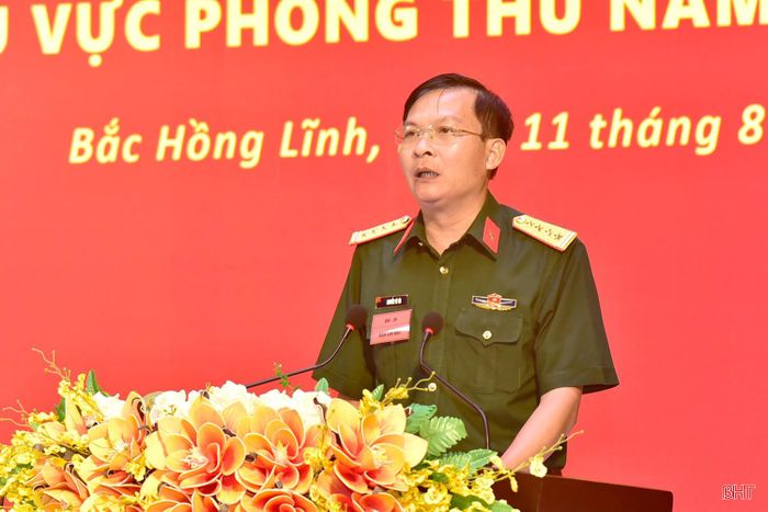  Đại tá Nguyễn Tú Tài – Phó Chỉ huy trưởng Bộ CHQS tỉnh phát biểu tại buổi khai mạc. 