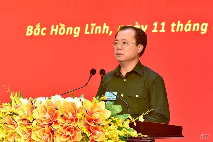  Đồng chí Nguyễn Thăng Long - Bí thư Đảng ủy, Chủ tịch HĐND phường Bắc Hồng Lĩnh phát biểu khai mạc diễn tập. 
