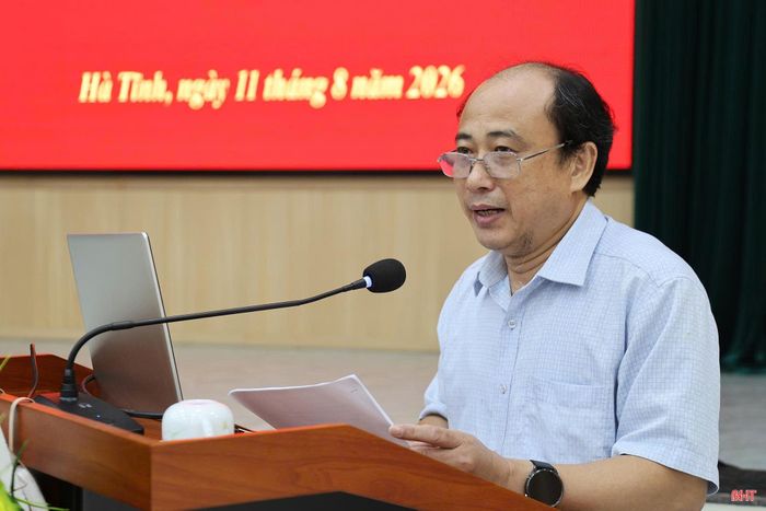 Phó Trưởng Ban Quản lý KKT tỉnh Phạm Văn Tình phát biểu tại hội nghị.