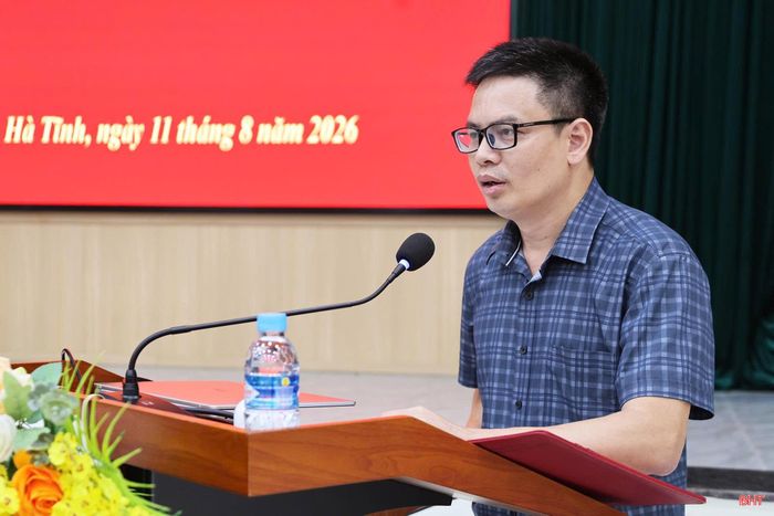 Ông Phan Xuân Hiệu - Trưởng phòng Quy hoạch xây dựng, BQL KKT tỉnh công bố quyết định phê duyệt điều chỉnh Quy hoạch chung KKT Vũng Áng, tỉnh Hà Tĩnh đến năm 2050.