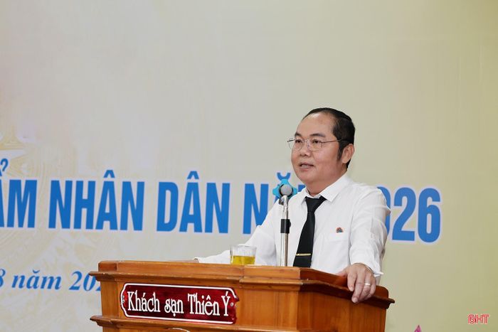 Chánh án TAND tỉnh Trần Ngọc Sơn trao đổi một số nội dung liên quan đến hội thẩm nhân dân.