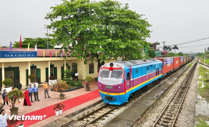 Dự án đầu tư xây dựng tuyến đường sắt Lào Cai-Hà Nội-Hải Phòng được đề xuất điều chỉnh quy mô và tăng tổng mức đầu tư từ 203.231 tỷ đồng lên 289.339 tỷ đồng, tăng 86.108 tỷ đồng. (Ảnh: Khánh Hải/Vietnam+)