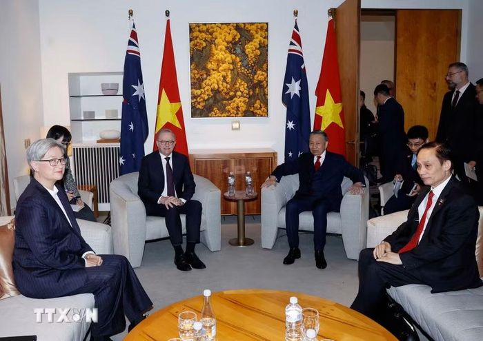 Tổng Bí thư, Chủ tịch nước Tô Lâm gặp hẹp Thủ tướng Australia Anthony Albanese. (Ảnh: Thống Nhất/TTXVN)