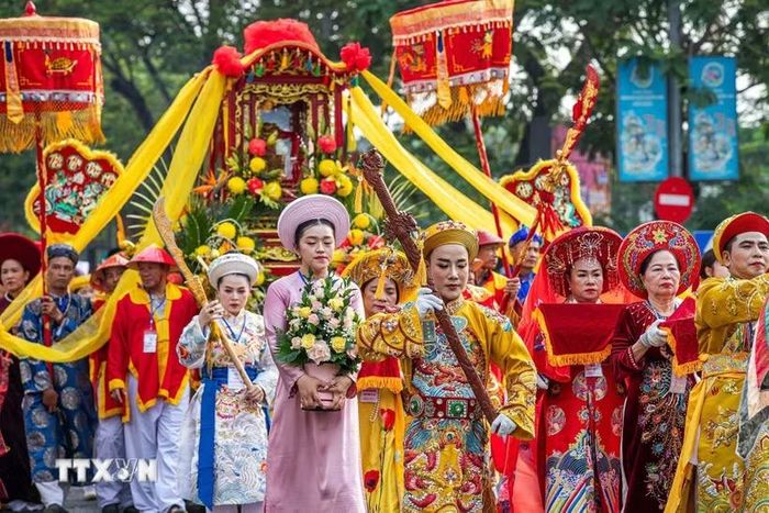 Đạo ngự Tam Cung Vương Mẫu, Công đồng Tứ phủ, Hội đồng Thất Thánh trong đoàn rước Mẫu. (Ảnh: Vân Chi/TTXVN phát)