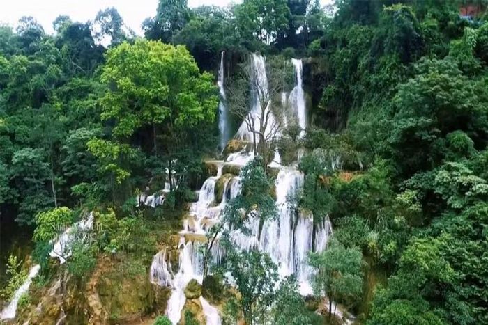 Thác Dải Yếm "viên ngọc quý" của cao nguyên Mộc Châu. (Ảnh: Cục Du lịch Quốc gia Việt Nam)