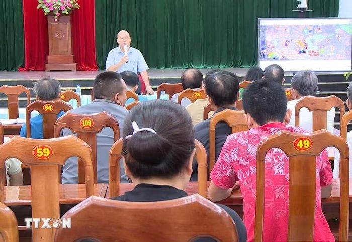 Ủy ban Nhân dân phường Ayun Pa (Gia Lai) tổ chức đối thoại với các hộ nuôi chim yến. (Ảnh: Hoài Nam/TTXVN)