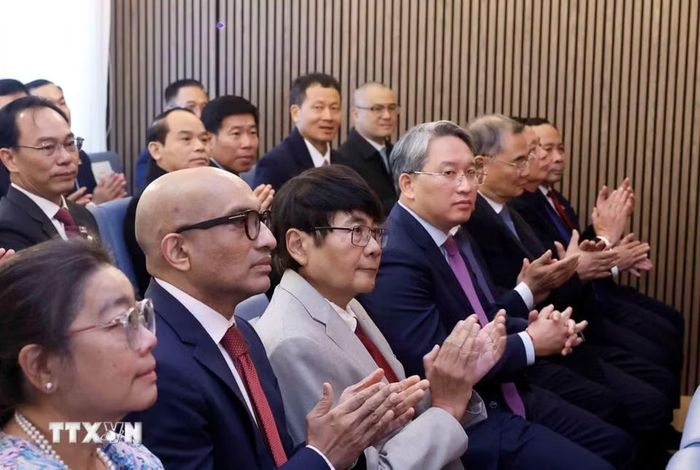 Các đại biểu tham dự lễ khánh thành trụ sở mới Đại sứ quán Việt Nam tại Australia. (Ảnh: Thống Nhất/TTXVN)