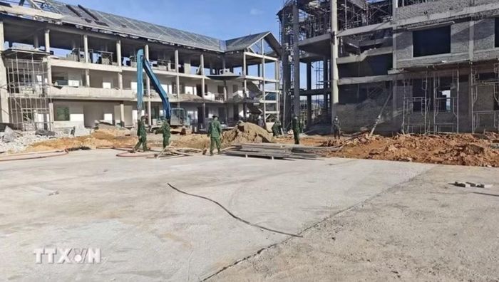 Công trường xây dựng Trường Phổ thông Dân tộc nội trú liên cấp Tiểu học và Trung học cơ sở xã A Lưới 4, thành phố Huế. (Ảnh: Mai Trang/TTXVN)