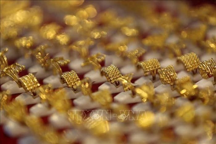 Mất 2-2,5 năm giá vàng mới có thể trở lại mức 5.000 USD/ounce. Ảnh: THX/TTXVN