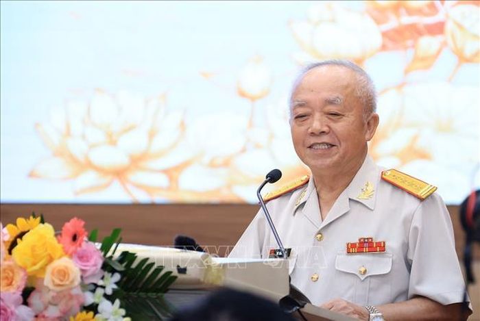 Đại tá, Tiến sĩ Vũ Tang Bồng, nguyên Trưởng phòng Lịch sử Kỹ thuật Quân sự, nguyên Trưởng phòng Lịch sử Kháng chiến chống Pháp, Viện Lịch sử Quân sự Việt Nam phát biểu. Ảnh: Tuấn Anh/TTXVN