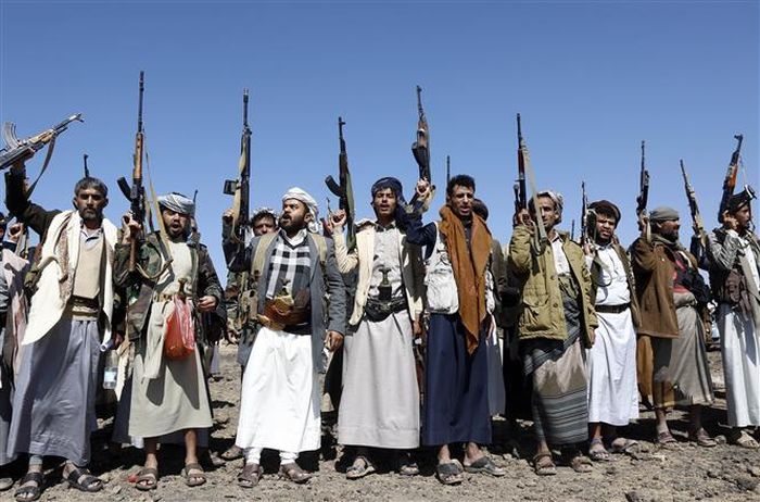 Các tay súng Houthi tại Sanaa, Yemen. Ảnh tư liệu: THX/TTXVN