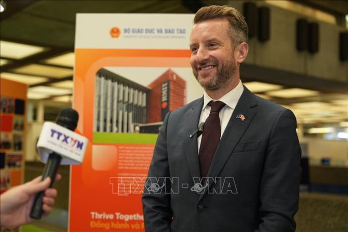 Ông Layton Pike, thành viên Hội đồng Cố vấn Viện Chính sách Australia - Việt Nam (AVPI), kiêm Phó Giám đốc Đại học RMIT phụ trách Quan hệ quốc tế. Ảnh: Trung Trang/PV TTXVN tại Australia
