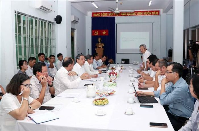 Quang cảnh buổi làm việc.