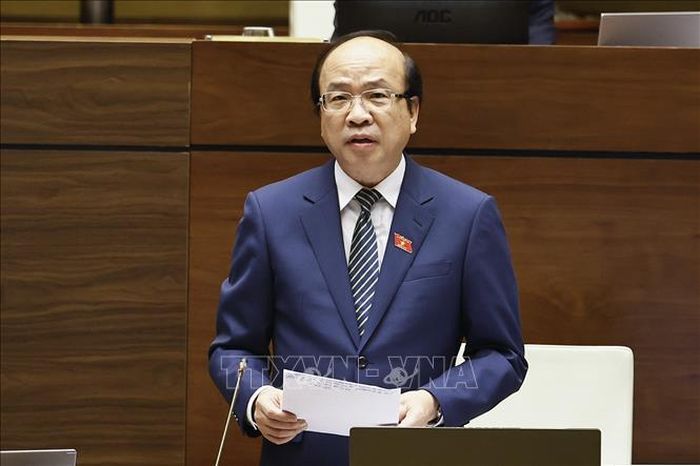 Chủ nhiệm Ủy ban Pháp luật và Tư pháp của Quốc hội Phan Chí Hiếu giải trình, làm rõ một số vấn đề đại biểu Quốc hội nêu. Ảnh: Doãn Tấn/TTXVN