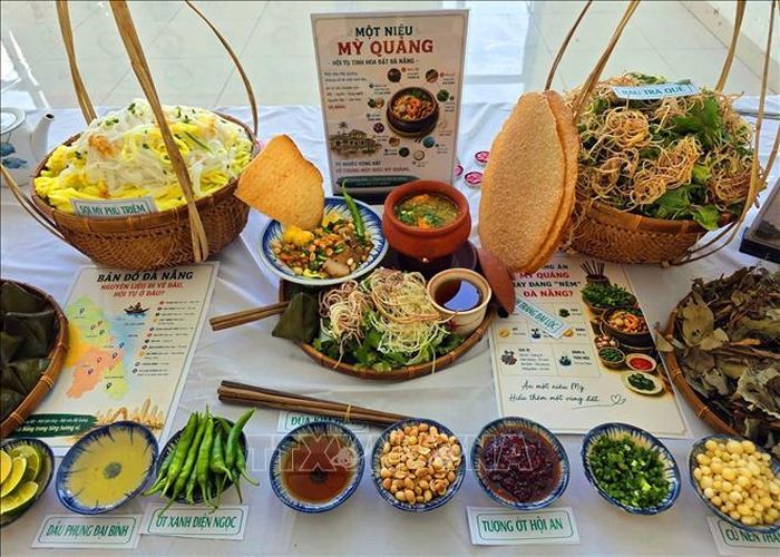 Một niêu Mỳ Quảng với đủ các hương vị xứ Quảng được giới thiệu tại Hội thảo.