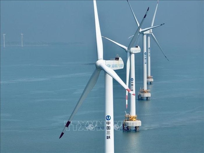 Các turbine gió ở ngoài khơi tỉnh Phúc Kiến, Trung Quốc. Ảnh: THX/TTXVN
