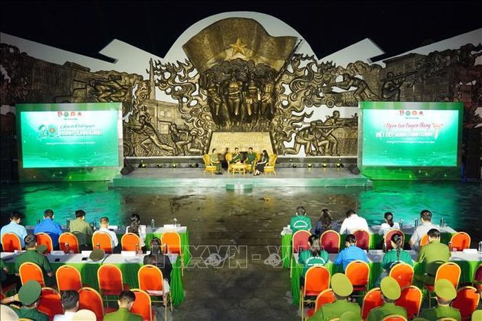Quang cảnh lễ kỷ niệm 20 năm Chiến dịch tình nguyện Hành quân xanh và Tiếp lửa truyền thống "20 năm Hành quân xanh - Dấu chân tình nguyện - Vì nhân dân phục vụ".