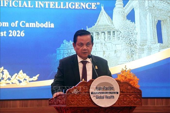 Phó Chủ tịch thứ nhất Thượng viện Campuchia, ông Ouch Borith phát biểu tại hội nghị. Ảnh: Minh Hưng/PV TTXVN tại Campuchia