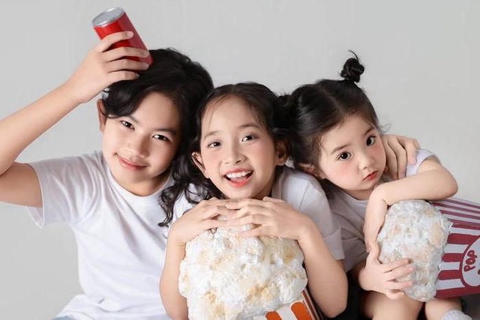 3 con nhà Khánh Thi - Phan Hiển. Ảnh: NVCC.