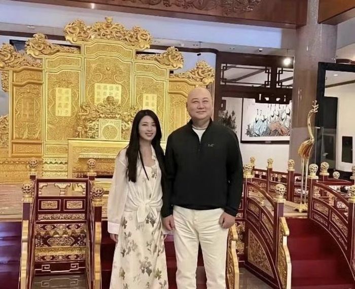 Trì Trọng Thụy hiện tập trung điều hành bảo tàng gỗ, công trình do ông và vợ cùng nhau thực hiện. Ảnh: Sina.