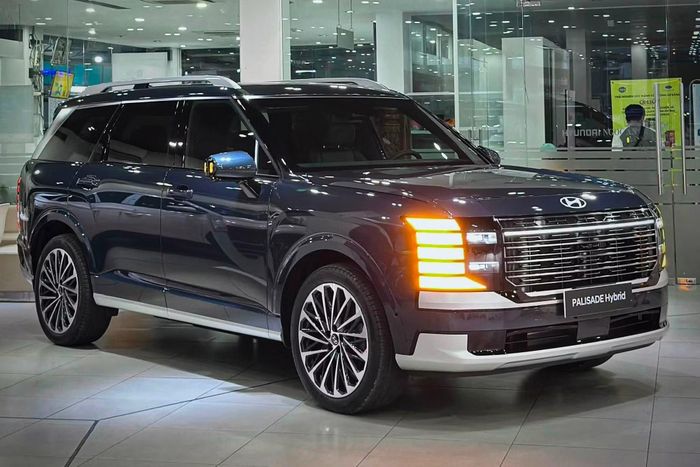 Hyundai Palisade Hybrid thế hệ mới có thiết kế vuông vức, thân xe bề thế và cụm đèn tạo hình dọc, mang phong cách hiện đại hơn thế hệ trước. Ảnh: Hyundai.