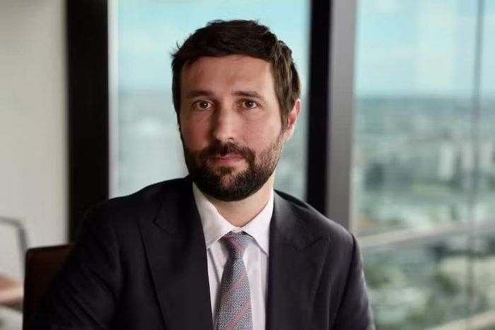 Chuyên gia luật Hayden Delaney: nếu xảy ra thiệt hại do một AI agent tự ý hành động, trách nhiệm sẽ thuộc về người ra lệnh, nhà phát triển AI agent, nhà cung cấp mô hình AI hay đơn vị vận hành hệ thống có lỗ hổng vẫn là một vùng pháp lý chưa có câu trả lời rõ ràng. Ảnh: ABCnews.