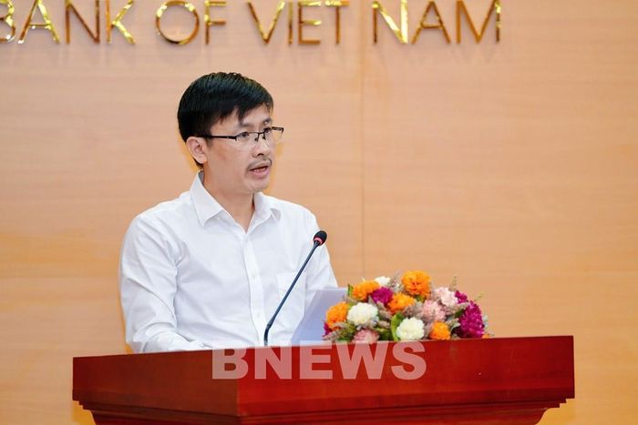 Ông Hoàng Minh Tiến, Phó Cục trưởng Cục Công nghệ thông tin (Ngân hàng Nhà nước) phát biểu tại họp báo. Ảnh: Bnews phát