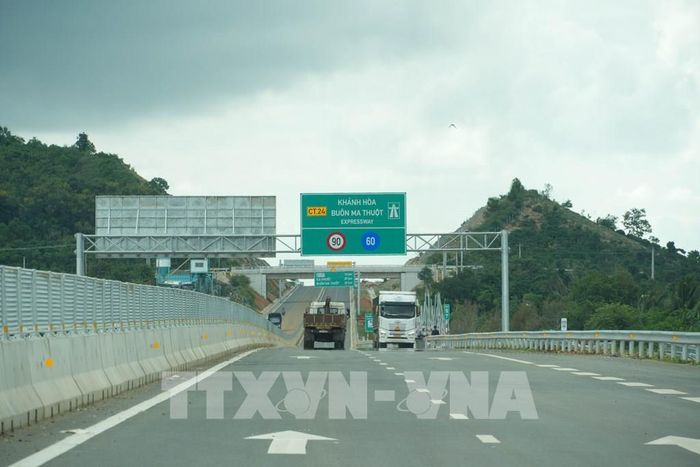 Dự án thành phần 3, cao tốc Khánh Hòa - Buôn Ma hiện xây lắp đạt gần 98%; giải ngân đạt trên 77% so với tổng số vốn được bố trí. Ảnh: Tuấn Anh – TTXVN