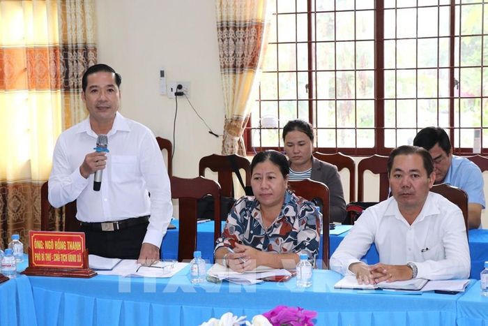 Ông Ngô Hồng Thanh, Chủ tịch UBND xã Song Lộc phát biểu tại buổi làm việc. Ảnh: Thanh Hòa- TTXVN