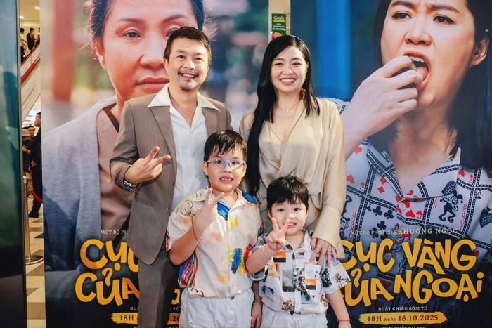 Sau hơn hai thập kỷ gắn bó, Lê Khánh có tổ ấm viên mãn bên Tuấn Khải và hai con. Ảnh: FBNV.