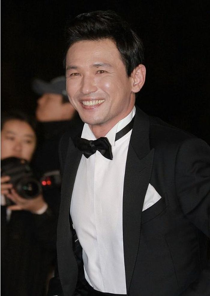 Năm diễn viên Hwang Jung Min luôn xuất hiện bảnh bao trước truyền thông trong nhiều sự kiện trước đó.