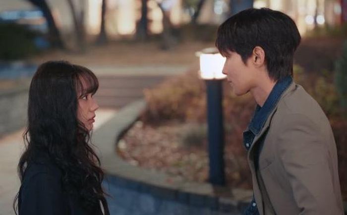 Mối quan hệ của Joo Yi Jae và Woo Soo Bin dần được hàn gắn sau 10 năm xa cách.