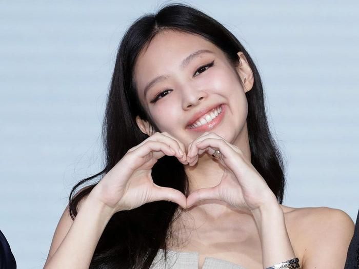 Jennie (BLACKPINK) né câu hỏi từng sống chung với bạn trai.