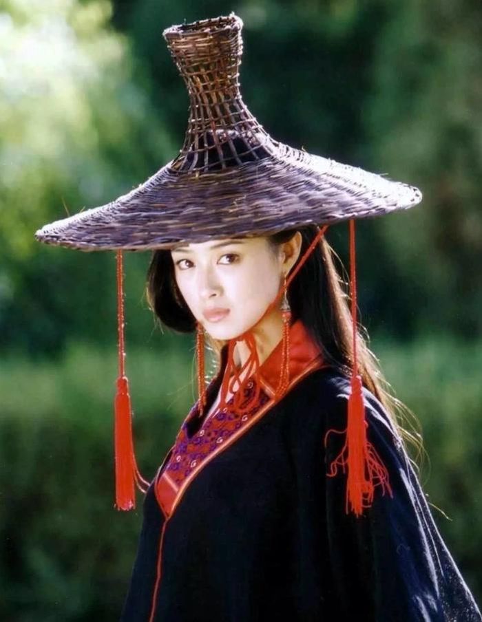 Mộc Uyển Thanh sở hữu võ công tốt, tính cách mạnh mẽ và vẻ đẹp đầy bí ẩn.