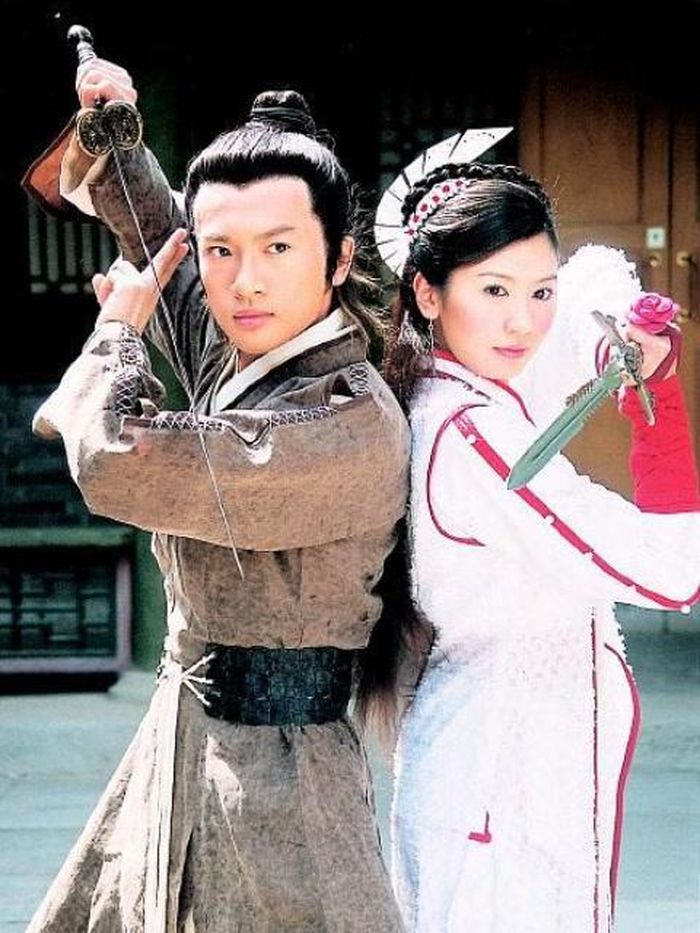 Nhắc đến Trương Vô Kỵ và Triệu Mẫn, nhiều khán giả sẽ nhớ ngay đến Tô Hữu Bằng và Giả Tịnh Văn trong phiên bản năm 2003.