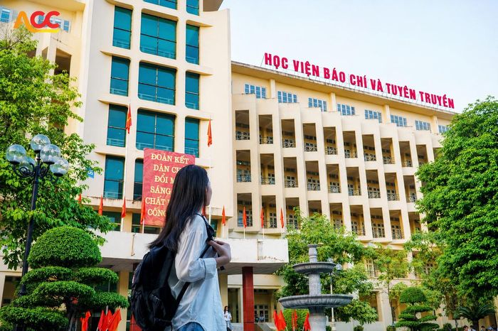Học viện Báo chí và Tuyên truyền là một trong những cơ sở đào tạo báo chí hàng đầu Việt Nam.