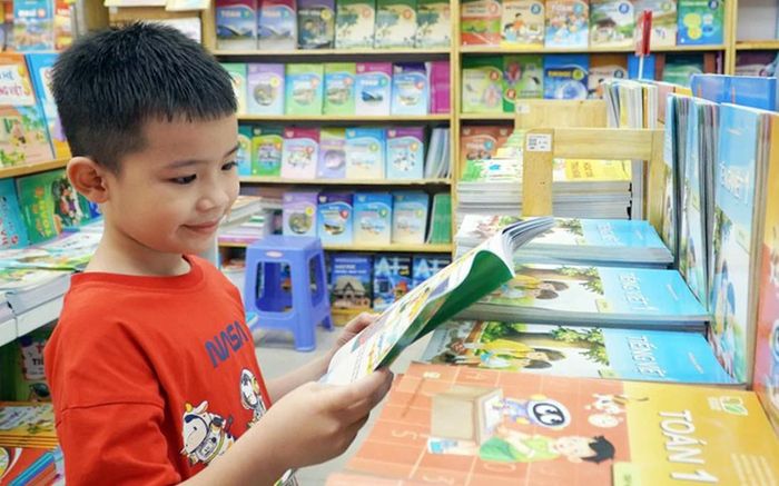 Hà Nội xây dựng lộ trình miễn phí sách giáo khoa từ năm học 2026-2027. Ảnh minh họa