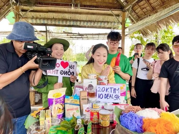 OCOP gắn với du lịch không chỉ mở rộng đầu ra cho sản phẩm mà còn góp phần tạo thêm giá trị cho tài nguyên, văn hóa và sinh kế địa phương