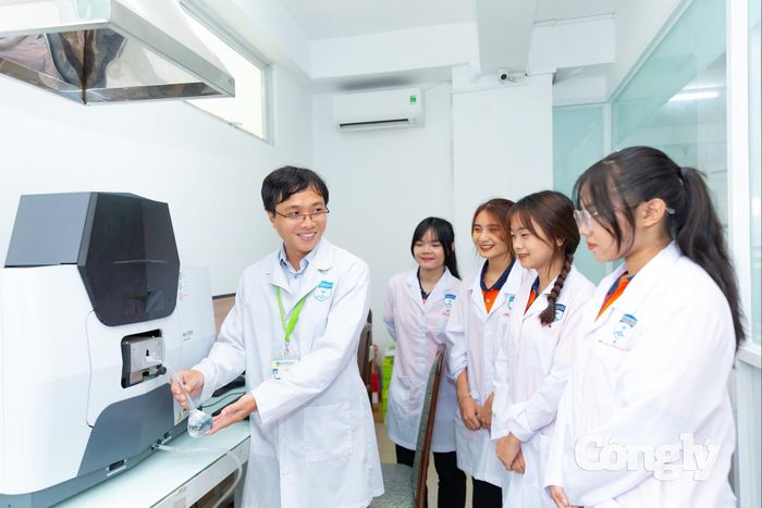 Nhiều trường đại học tại TP.HCM vừa công bố điểm chuẩn và thông tin tuyển sinh năm 2026.