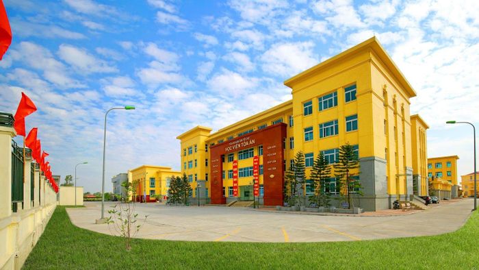 Kỳ thi được tổ chức tại Học viện Tòa án, đường Dương Đức Hiền, xã Thuận An, thành phố Hà Nội.