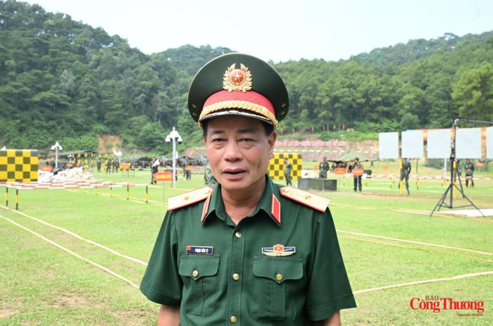 Thiếu tướng Phạm Văn Tỵ, Phó Cục trưởng Cục Cứu hộ - cứu nạn, Bộ Tổng Tham mưu, Quân đội nhân dân Việt Nam.