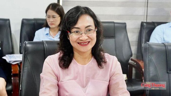 Thứ trưởng Phan Thị Thắng tại buổi làm việc.