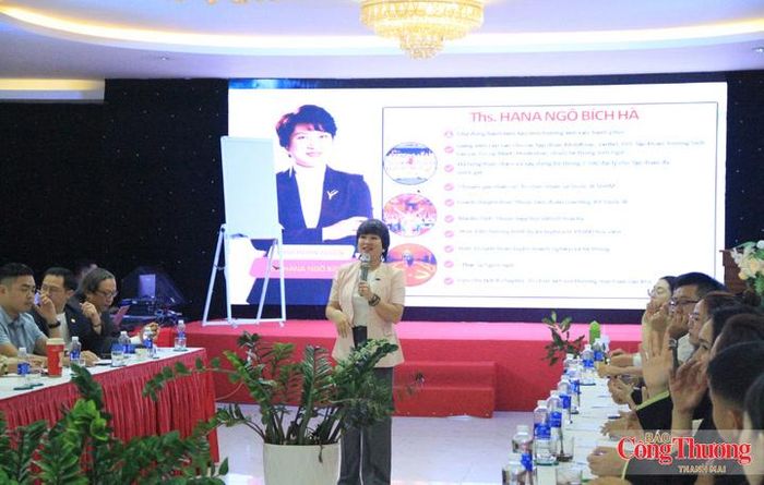 ThS. Hana Ngô Thị Bích Hà, nhà huấn luyện văn hóa doanh nghiệp, chia sẻ những góc nhìn và cách tiếp cận AI trong xây dựng hệ thống nhân sự.