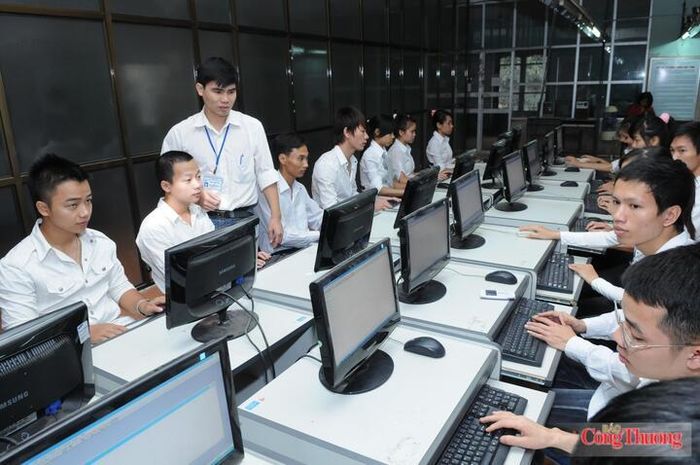 Cần nhìn nhận đúng vị trí của giáo dục nghề nghiệp. Ảnh: Du Ca