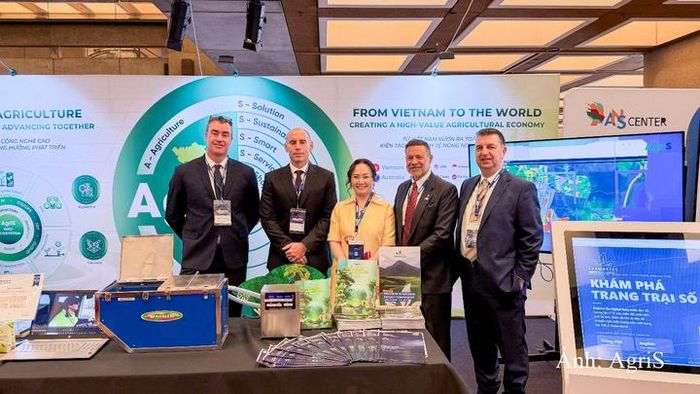 Gian trưng bày của AgriS giới thiệu hệ sinh thái giải pháp nông nghiệp công nghệ cao – từ nền tảng quản trị dữ liệu, nông nghiệp chính xác đến mô hình chuỗi giá trị thương mại tuần hoàn (Circular Commercial Value Chain)